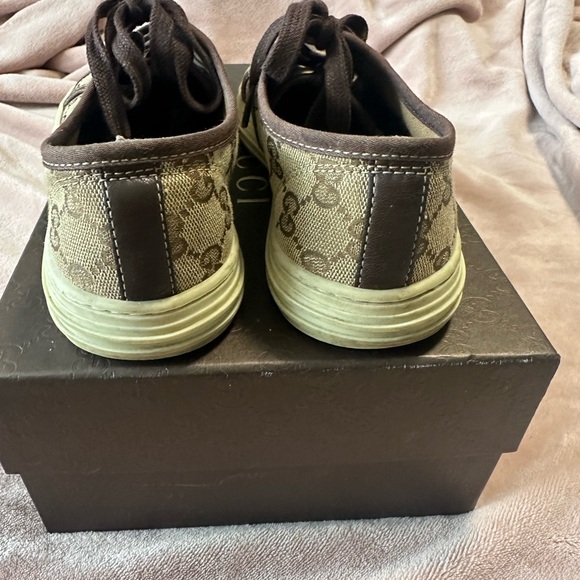 Women’s Gucci Sneakers - Picture 6 of 15